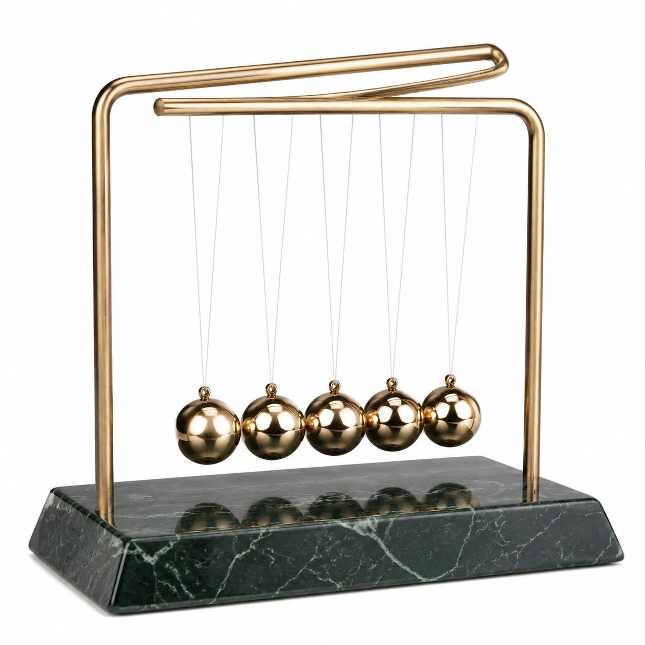 Newtons Pendel in Gold mit Marmorfuß